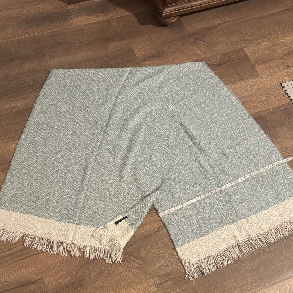 Lot of 8 scarves / wraps